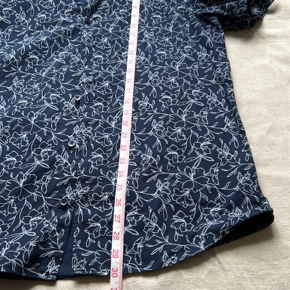 Navy/white short sleeved button down floral pattern/print shirt EUC like new - Picture 7 of 7